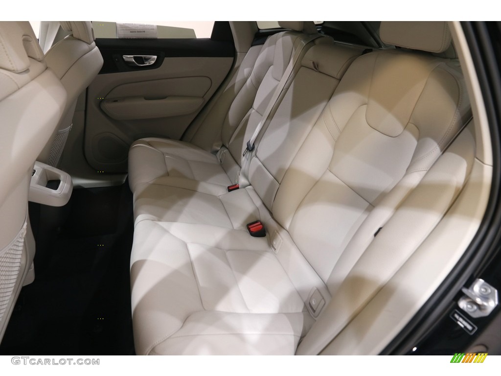 2022 Volvo XC60 B5 AWD Momentum Rear Seat Photo #143945524