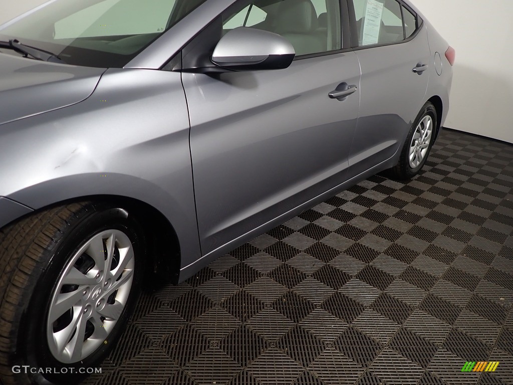 2017 Elantra SE - Gray / Gray photo #9