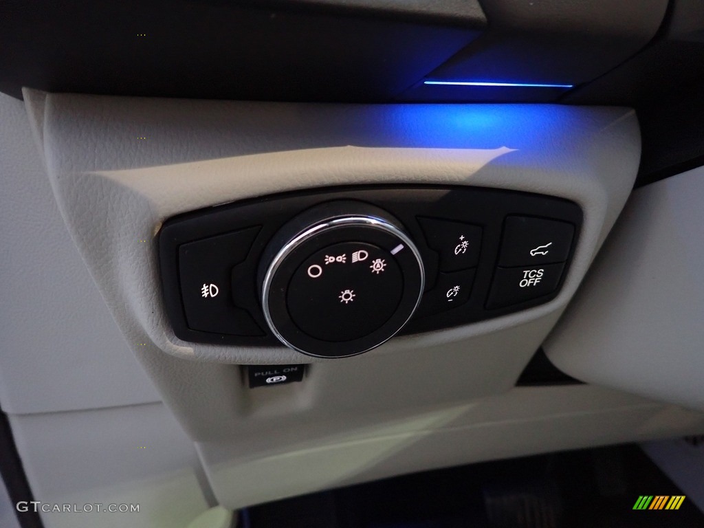2019 Lincoln Nautilus Black Label AWD Controls Photo #143946658