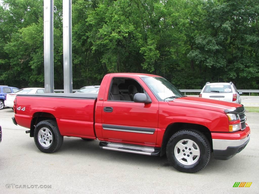 2006 Silverado 1500 LT Regular Cab 4x4 - Victory Red / Dark Charcoal photo #6