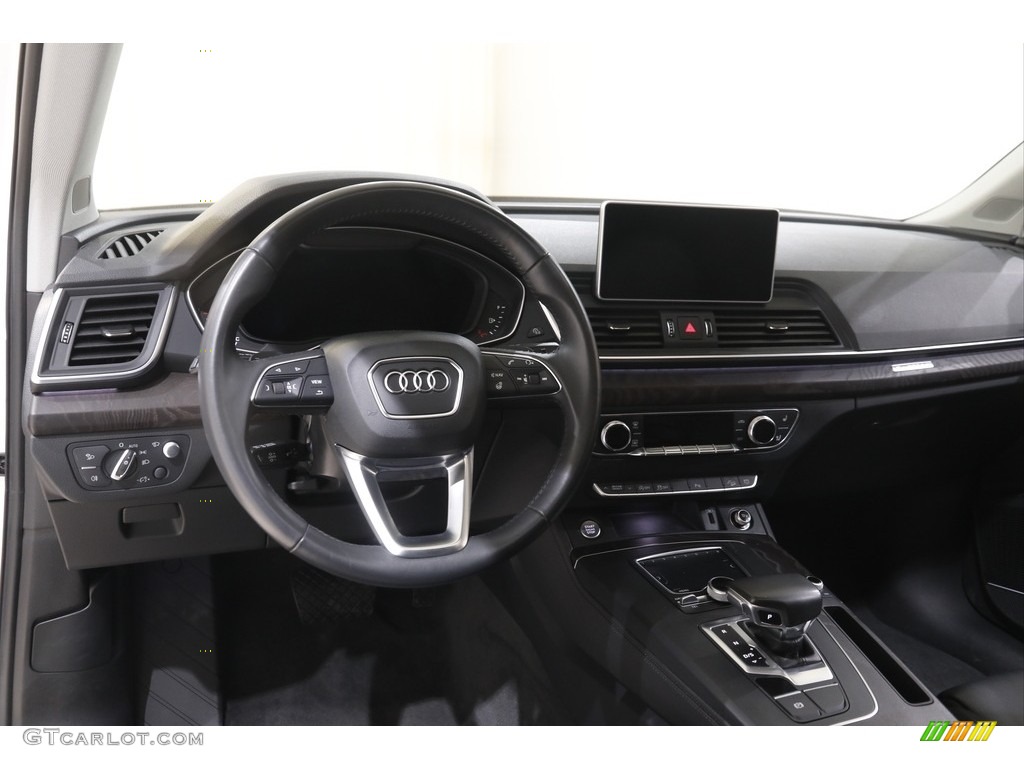 2018 Audi Q5 2.0 TFSI Prestige quattro Dashboard Photos