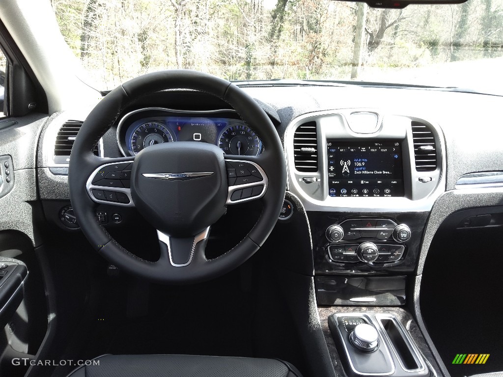 2022 Chrysler 300 Touring L AWD Black Dashboard Photo #143954409