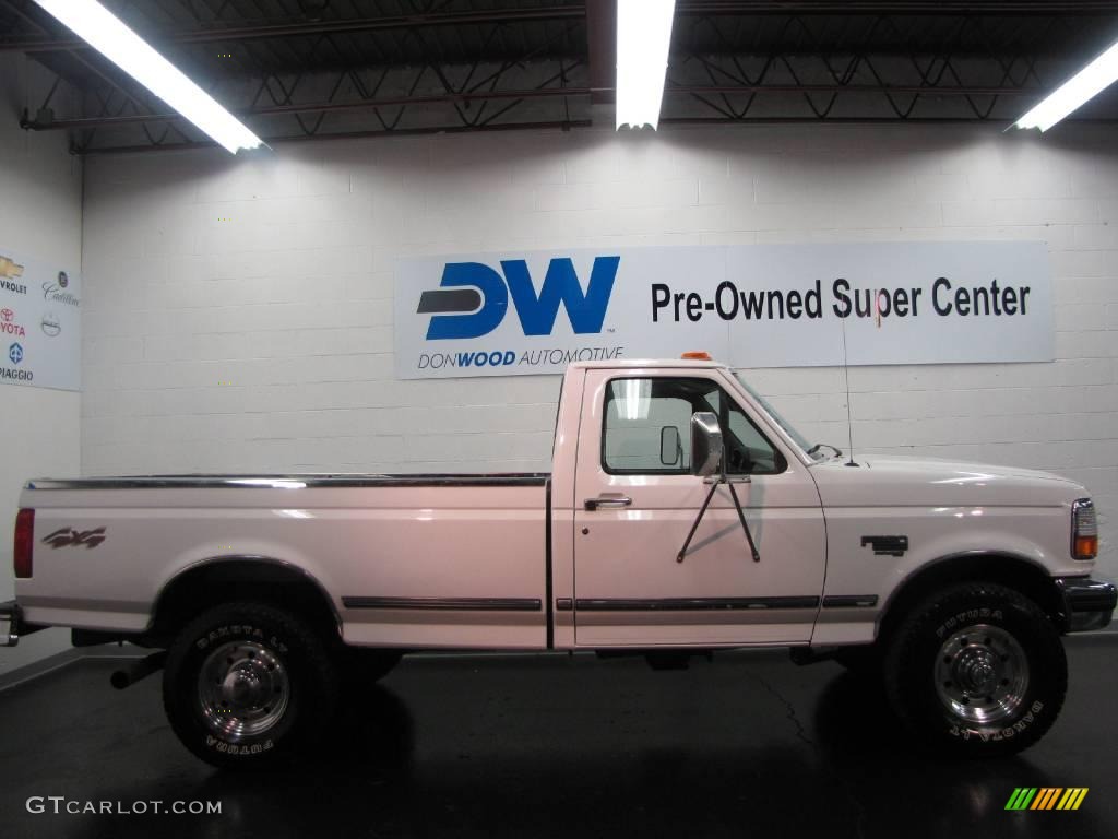 1997 F250 XLT Regular Cab 4x4 - Oxford White / Prairie Tan photo #3