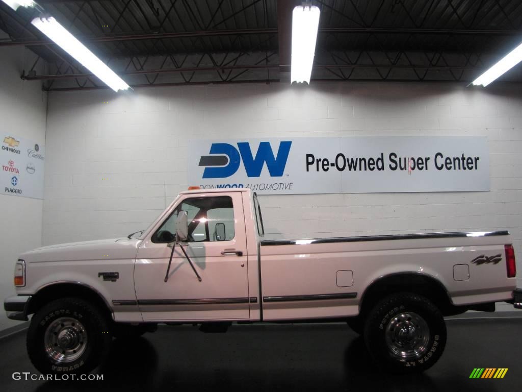 1997 F250 XLT Regular Cab 4x4 - Oxford White / Prairie Tan photo #4
