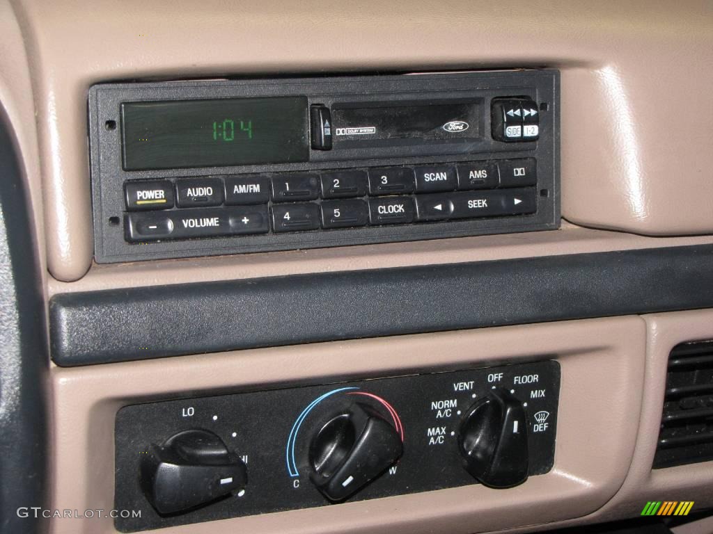 1997 F250 XLT Regular Cab 4x4 - Oxford White / Prairie Tan photo #14