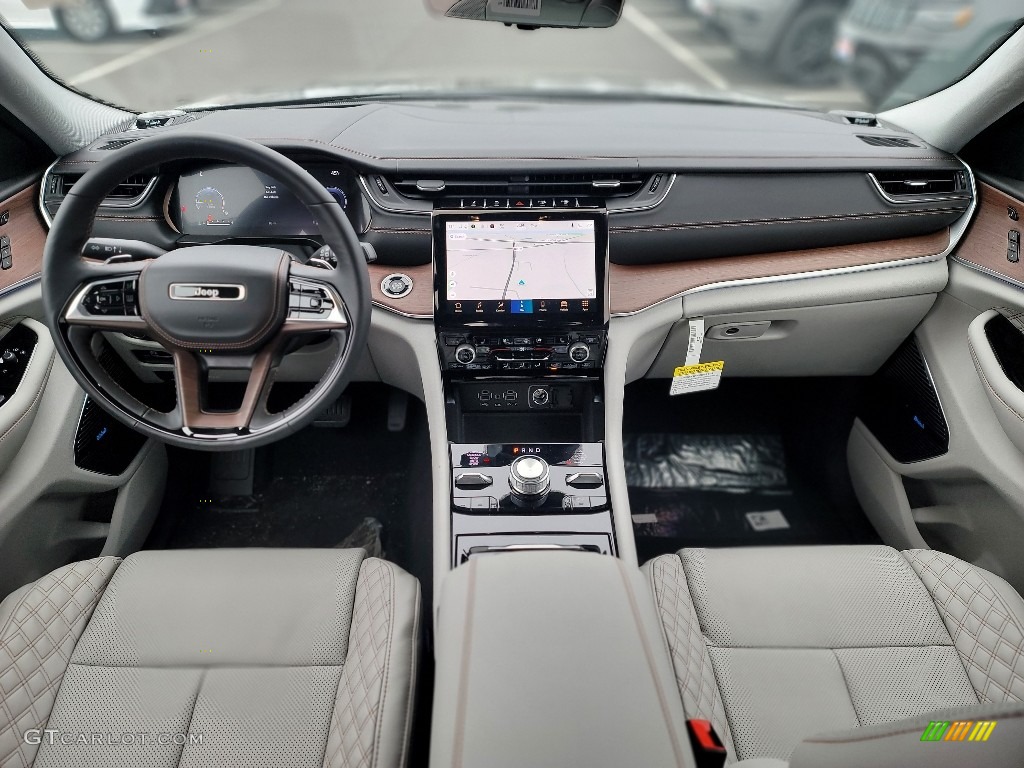 Global Black/Steel Gray Interior 2022 Jeep Grand Cherokee Summit 4x4 Photo #143960090