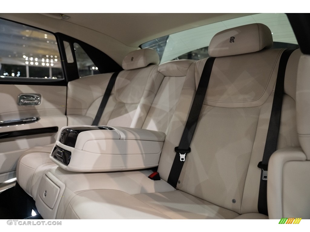 2017 Rolls-Royce Ghost Standard Ghost Model Rear Seat Photo #143962530