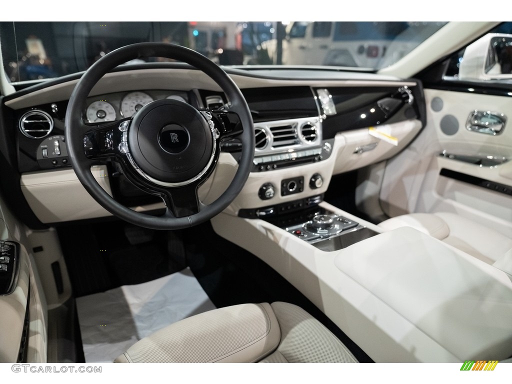 Arctic White/Black Interior 2017 Rolls-Royce Ghost Standard Ghost Model Photo #143962685