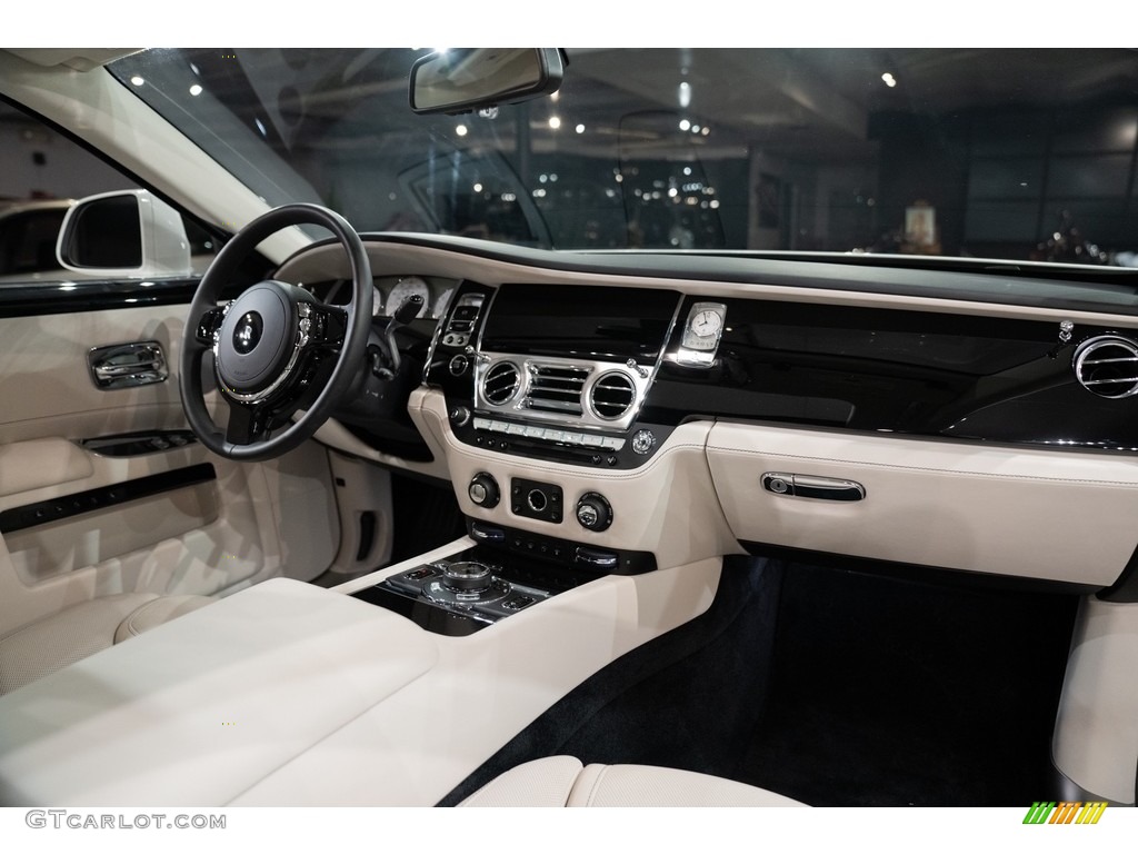 2017 Rolls-Royce Ghost Standard Ghost Model Dashboard Photos