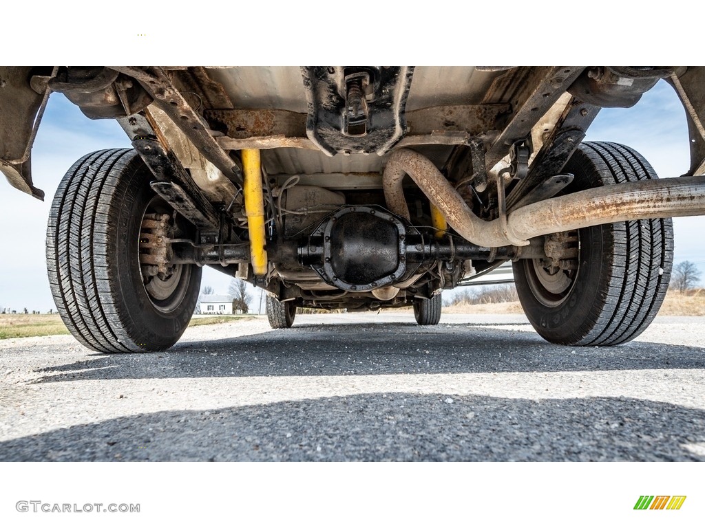 2005 Ford F250 Super Duty XL Regular Cab Undercarriage Photo #143964005