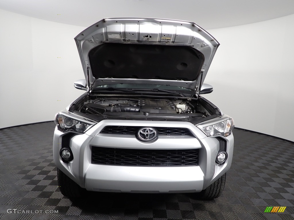 2018 4Runner SR5 4x4 - Classic Silver Metallic / Black photo #6