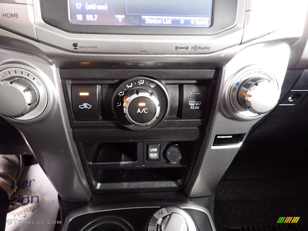 2018 4Runner SR5 4x4 - Classic Silver Metallic / Black photo #23