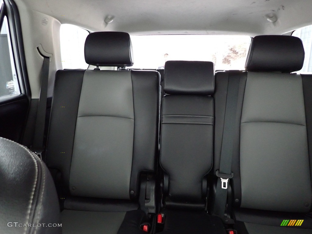 2018 4Runner SR5 4x4 - Classic Silver Metallic / Black photo #25