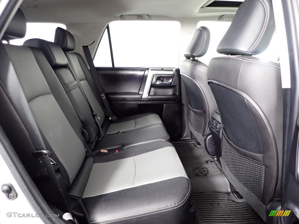 2018 4Runner SR5 4x4 - Classic Silver Metallic / Black photo #35