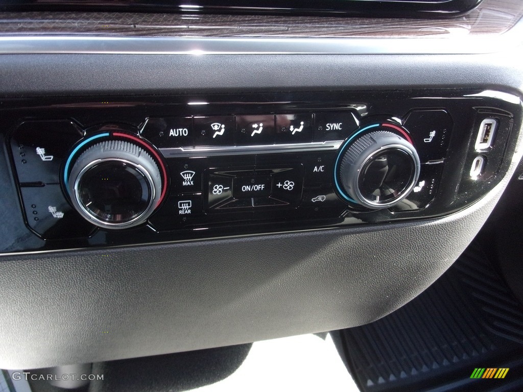 2022 Chevrolet Silverado 1500 LT Crew Cab 4x4 Controls Photo #143968940