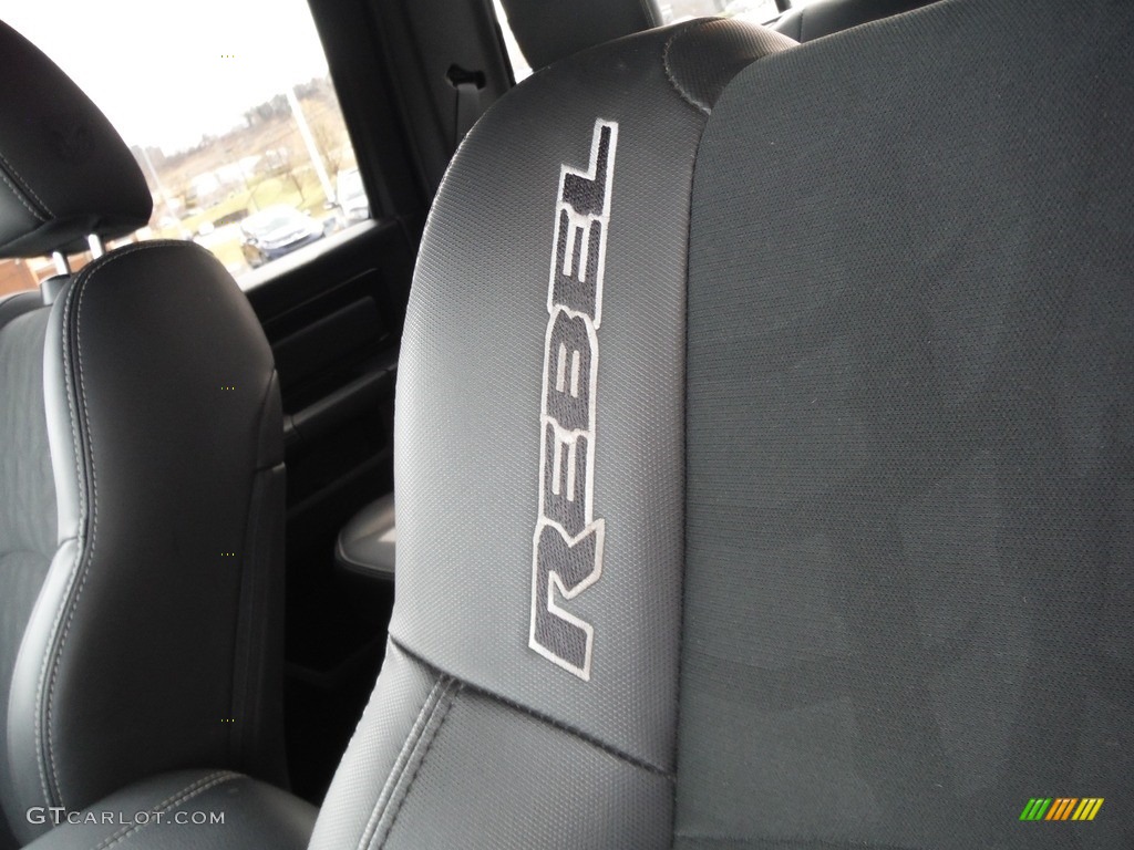 2017 1500 Rebel Crew Cab 4x4 - Blue Streak Pearl / Black photo #19