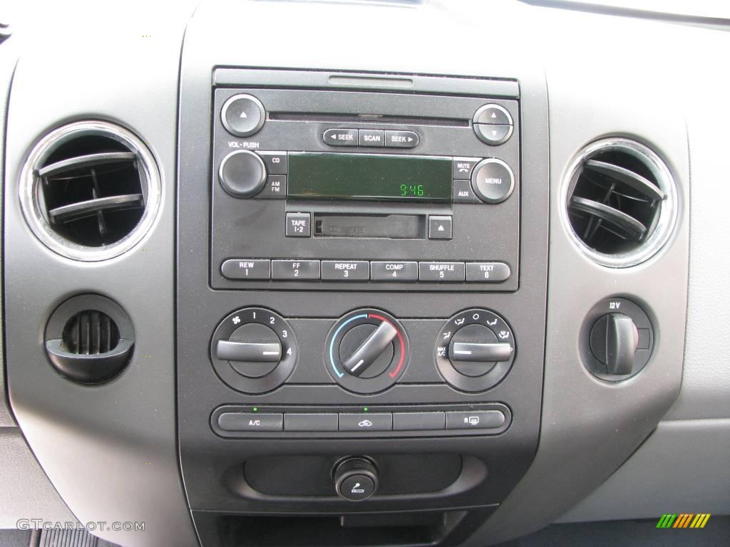 2004 F150 XLT Regular Cab 4x4 - Oxford White / Dark Flint photo #11