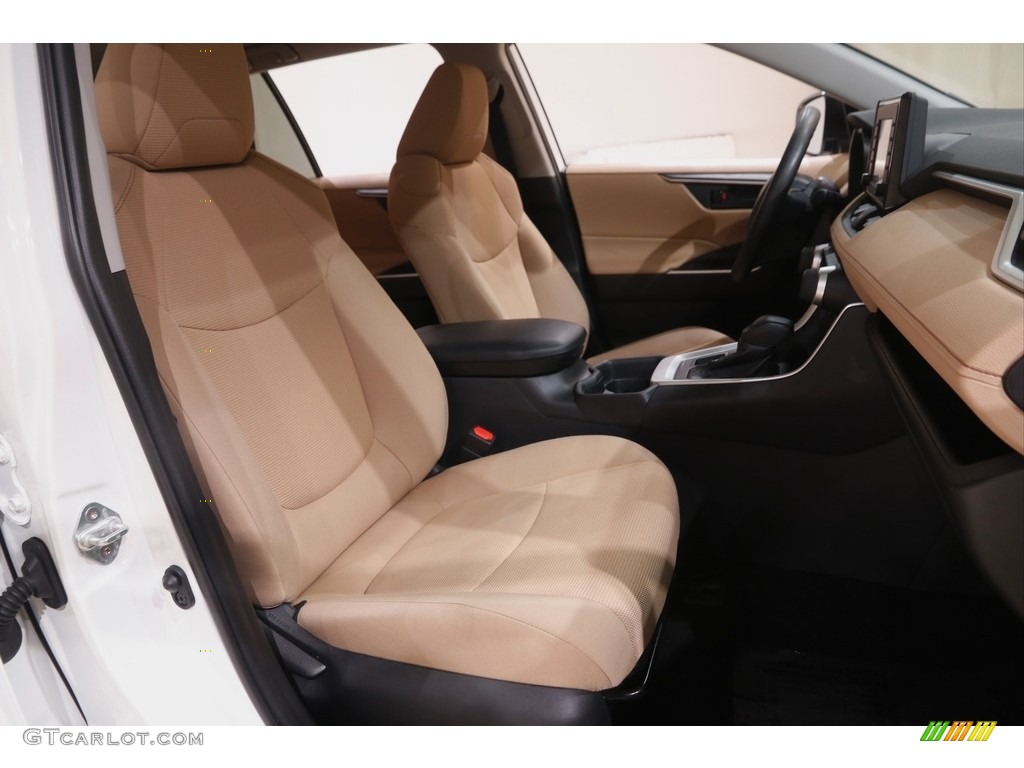 2019 RAV4 LE - Super White / Black photo #14