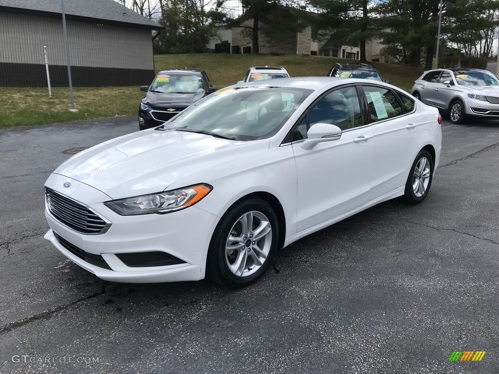 2018 Fusion SE - Oxford White / Medium Light Stone photo #2