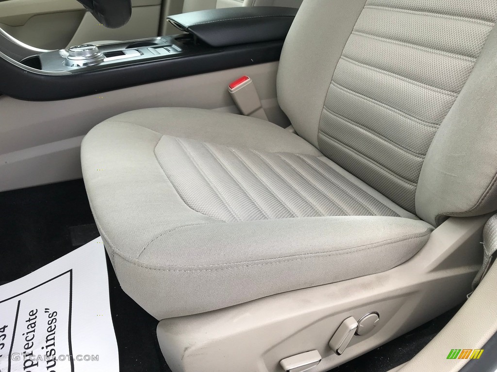 2018 Fusion SE - Oxford White / Medium Light Stone photo #11