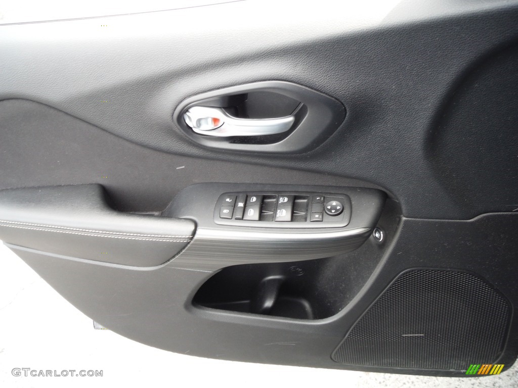 2016 Cherokee Latitude 4x4 - True Blue Pearl / Black photo #12