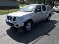 2006 Radiant Silver Nissan Frontier SE Crew Cab 4x4  photo #2