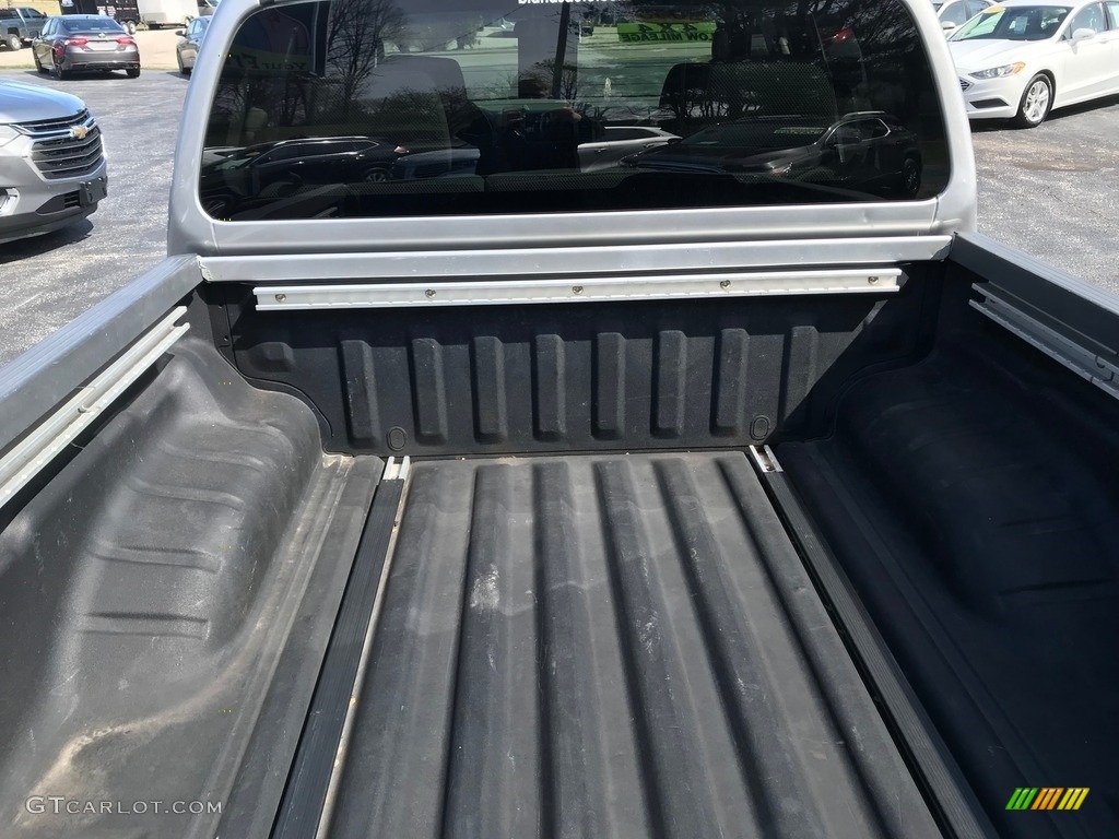 2006 Frontier SE Crew Cab 4x4 - Radiant Silver / Steel photo #8