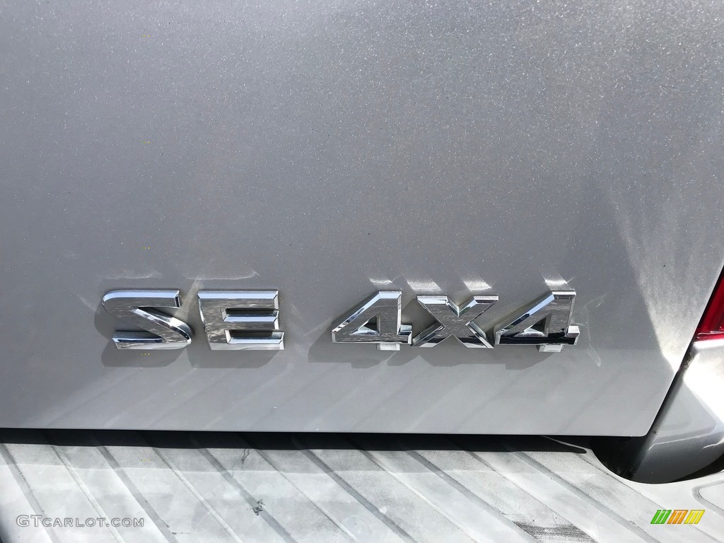 2006 Frontier SE Crew Cab 4x4 - Radiant Silver / Steel photo #28