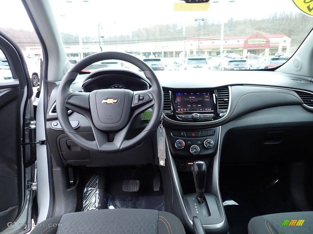 2020 Trax LS AWD - Silver Ice Metallic / Jet Black photo #13