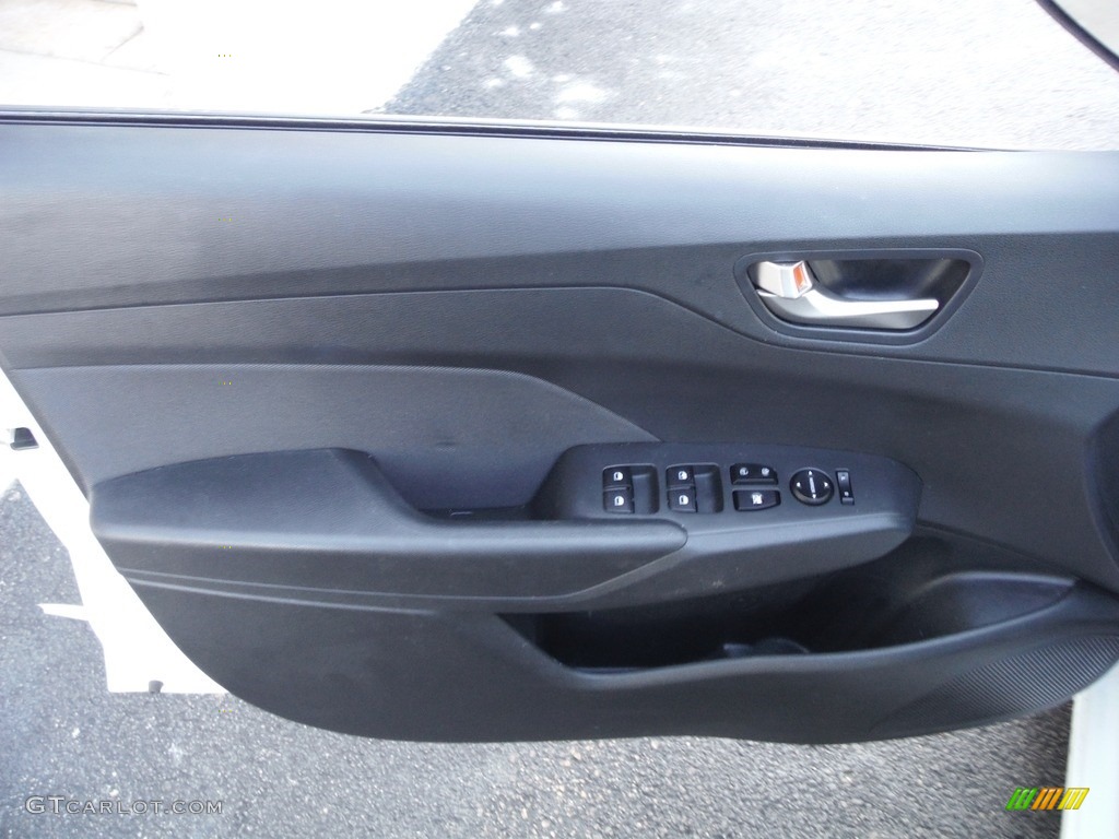 2019 Accent SE - Frost White Pearl / Black photo #10