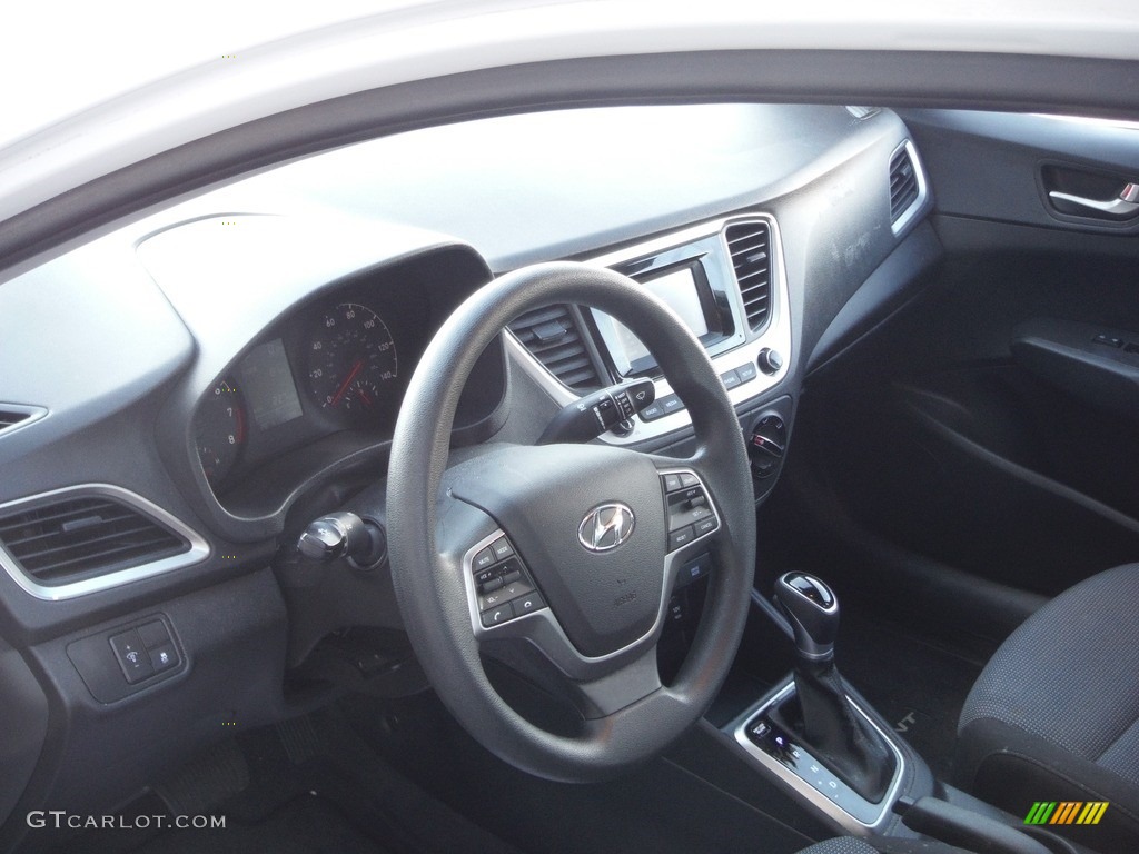 2019 Accent SE - Frost White Pearl / Black photo #11
