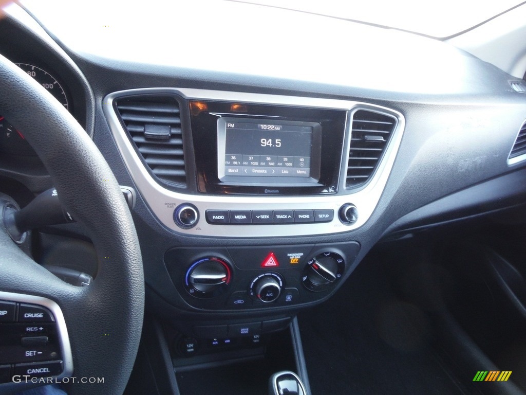 2019 Accent SE - Frost White Pearl / Black photo #15