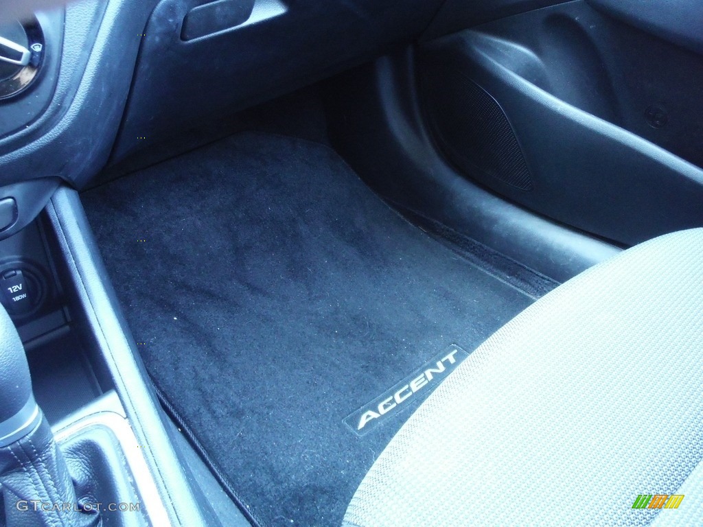 2019 Accent SE - Frost White Pearl / Black photo #22