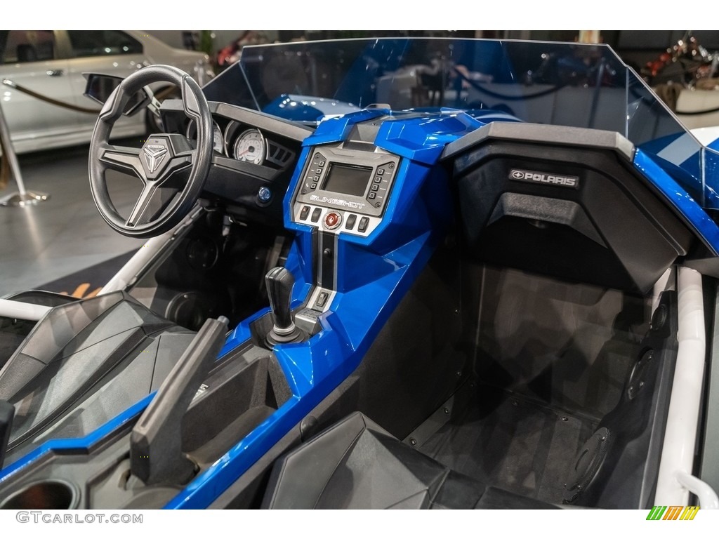 2016 Polaris Slingshot SL Black Dashboard Photo #143985969