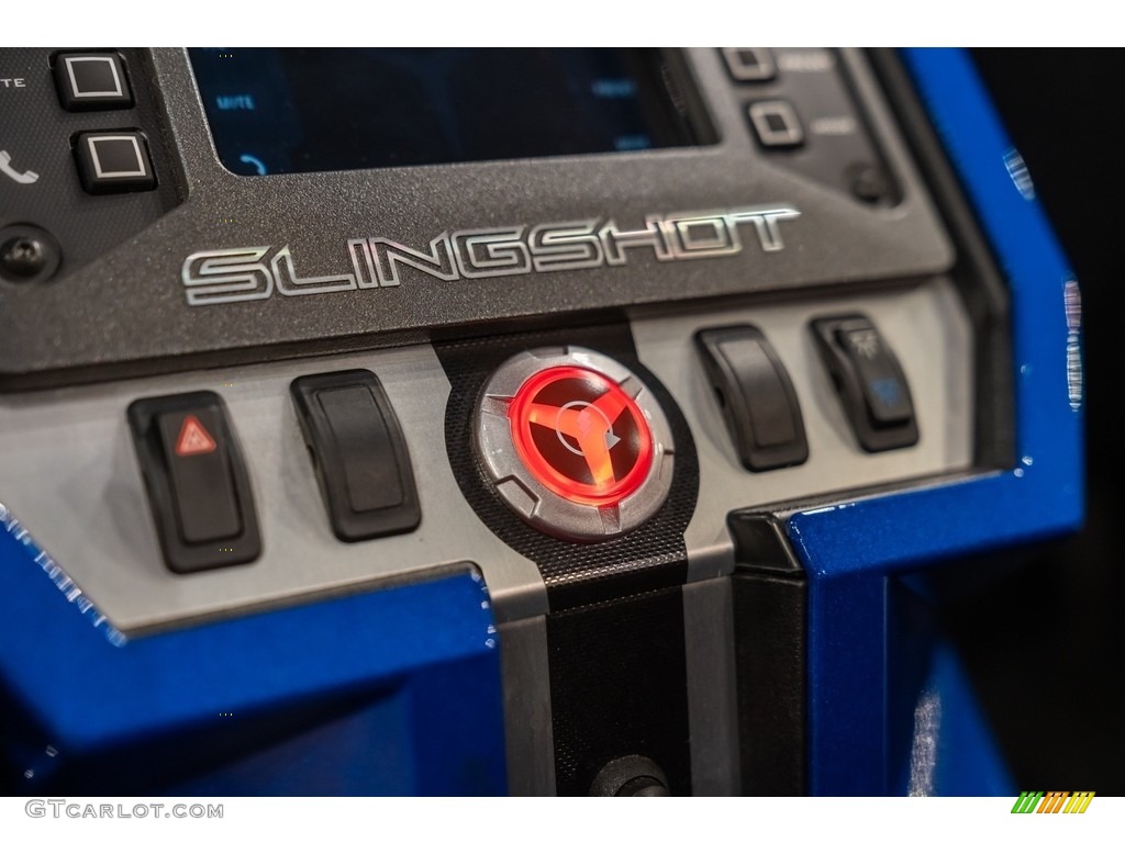 2016 Polaris Slingshot SL Marks and Logos Photos