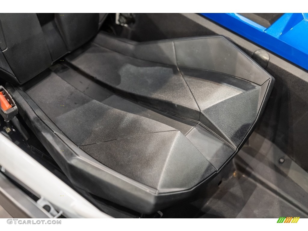Black Interior 2016 Polaris Slingshot SL Photo #143986515