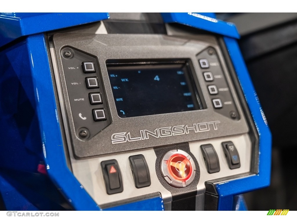 2016 Polaris Slingshot SL Controls Photo #143986560