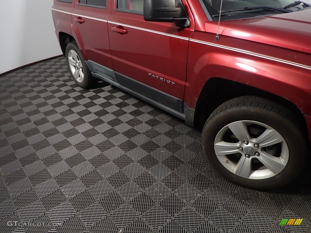 2011 Patriot Latitude X 4x4 - Deep Cherry Red Crystal Pearl / Dark Slate Gray/Light Pebble photo #3