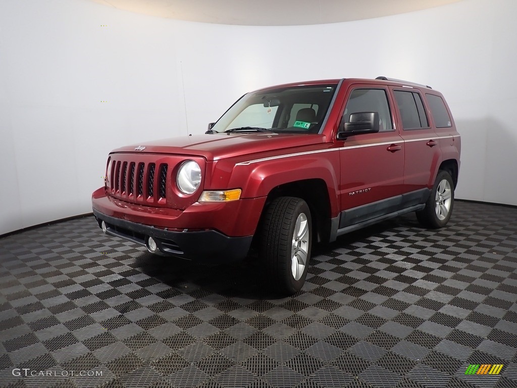 2011 Patriot Latitude X 4x4 - Deep Cherry Red Crystal Pearl / Dark Slate Gray/Light Pebble photo #7