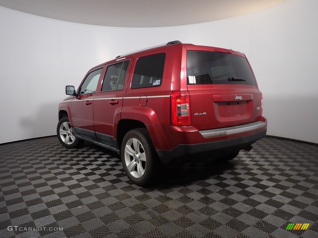 2011 Patriot Latitude X 4x4 - Deep Cherry Red Crystal Pearl / Dark Slate Gray/Light Pebble photo #10