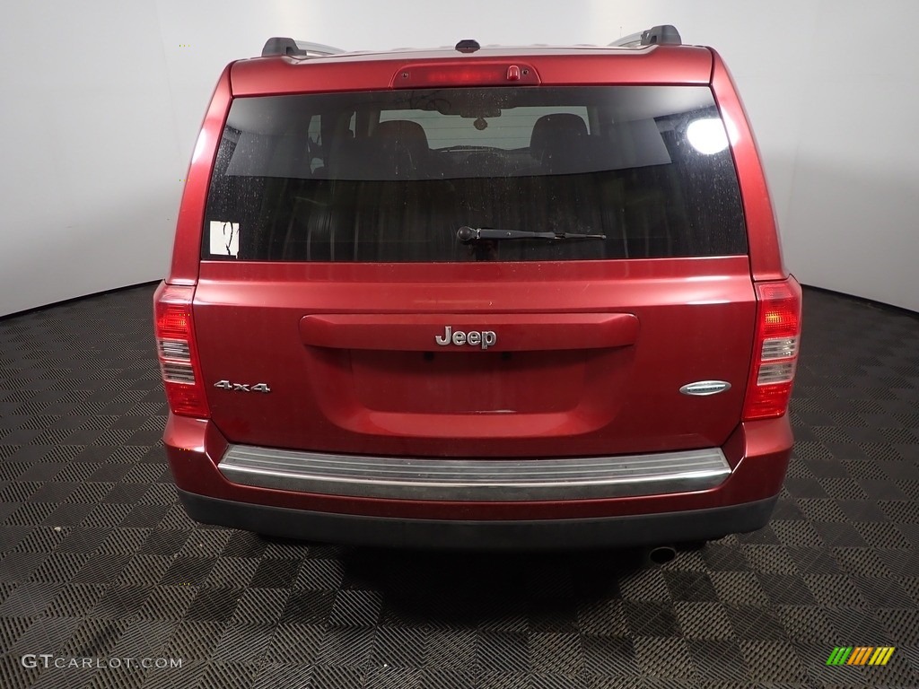 2011 Patriot Latitude X 4x4 - Deep Cherry Red Crystal Pearl / Dark Slate Gray/Light Pebble photo #12