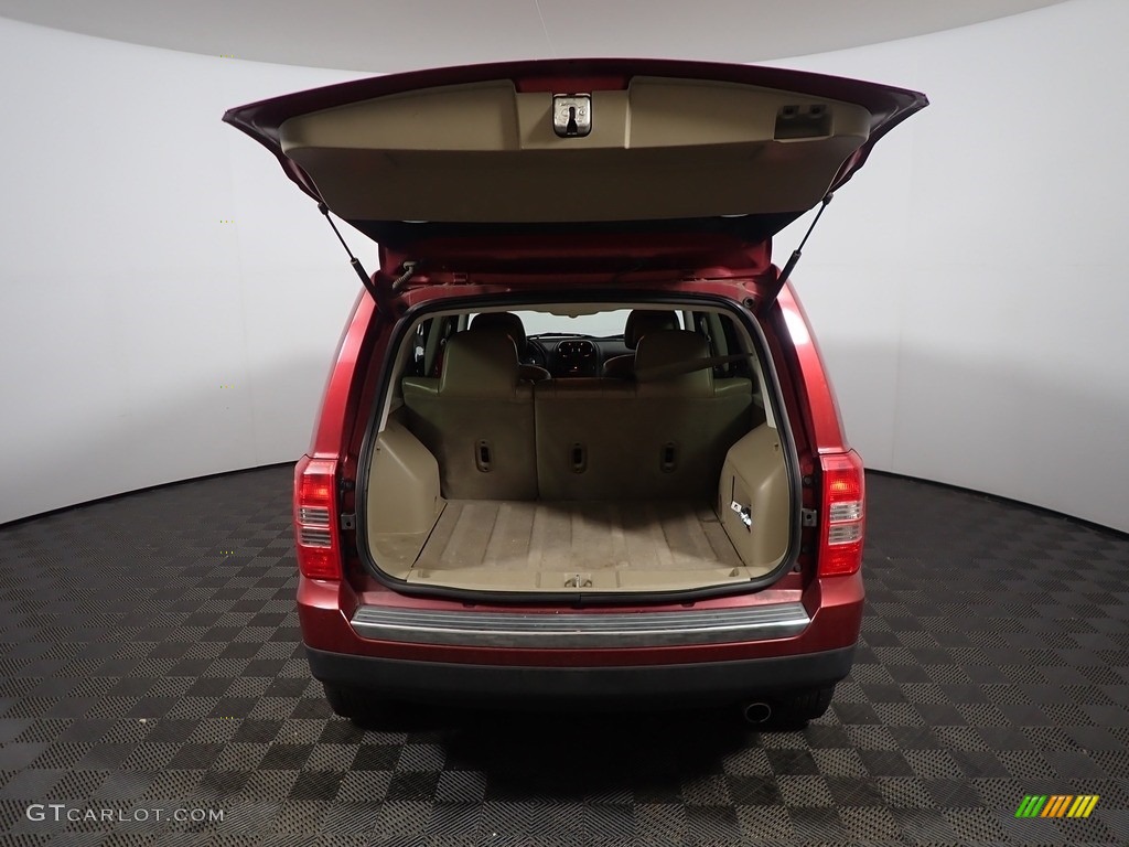 2011 Patriot Latitude X 4x4 - Deep Cherry Red Crystal Pearl / Dark Slate Gray/Light Pebble photo #13