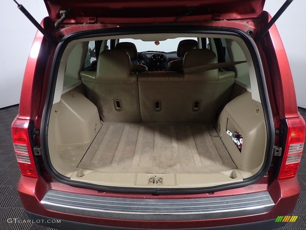 2011 Patriot Latitude X 4x4 - Deep Cherry Red Crystal Pearl / Dark Slate Gray/Light Pebble photo #14