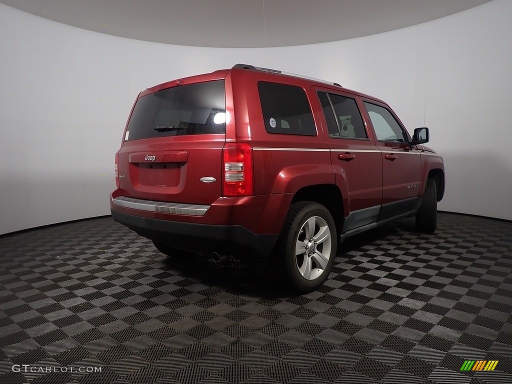 2011 Patriot Latitude X 4x4 - Deep Cherry Red Crystal Pearl / Dark Slate Gray/Light Pebble photo #15