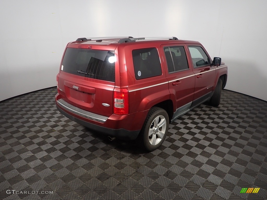 2011 Patriot Latitude X 4x4 - Deep Cherry Red Crystal Pearl / Dark Slate Gray/Light Pebble photo #16