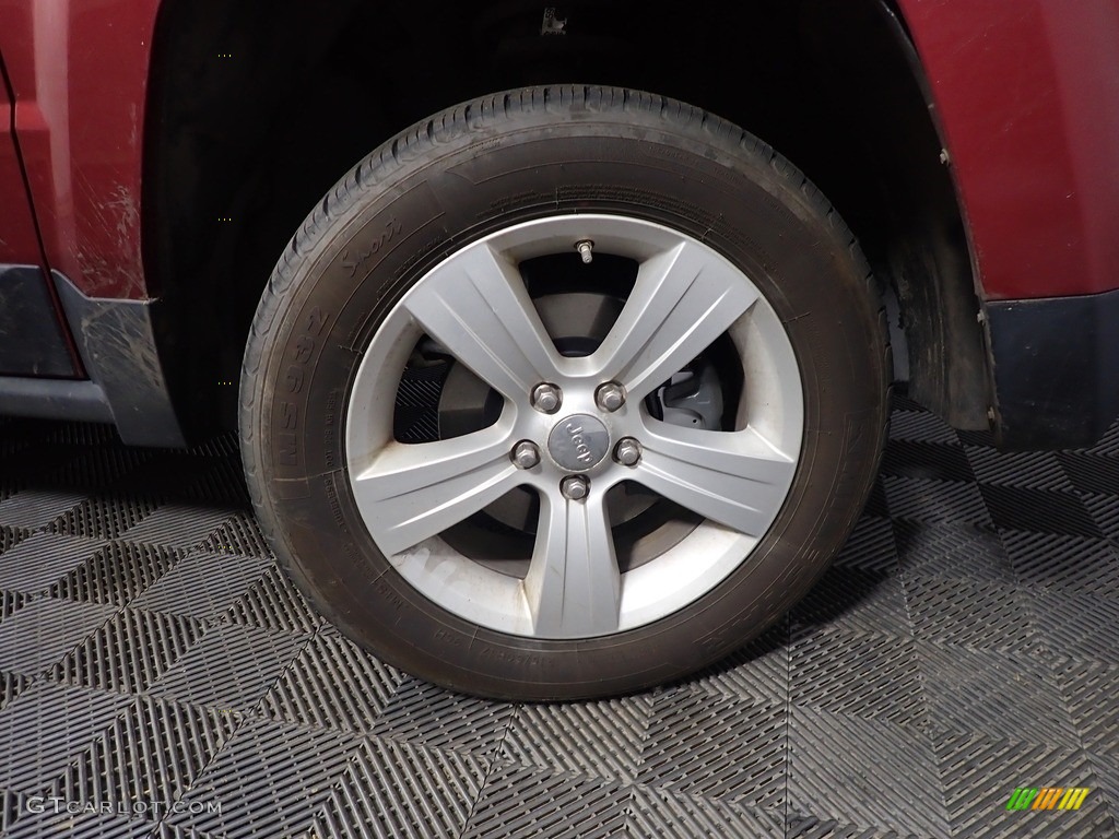 2011 Patriot Latitude X 4x4 - Deep Cherry Red Crystal Pearl / Dark Slate Gray/Light Pebble photo #19