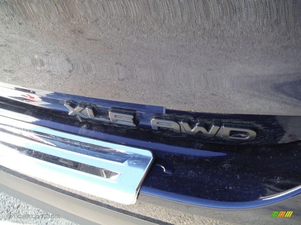 2020 Highlander XLE AWD - Blueprint / Graphite photo #18