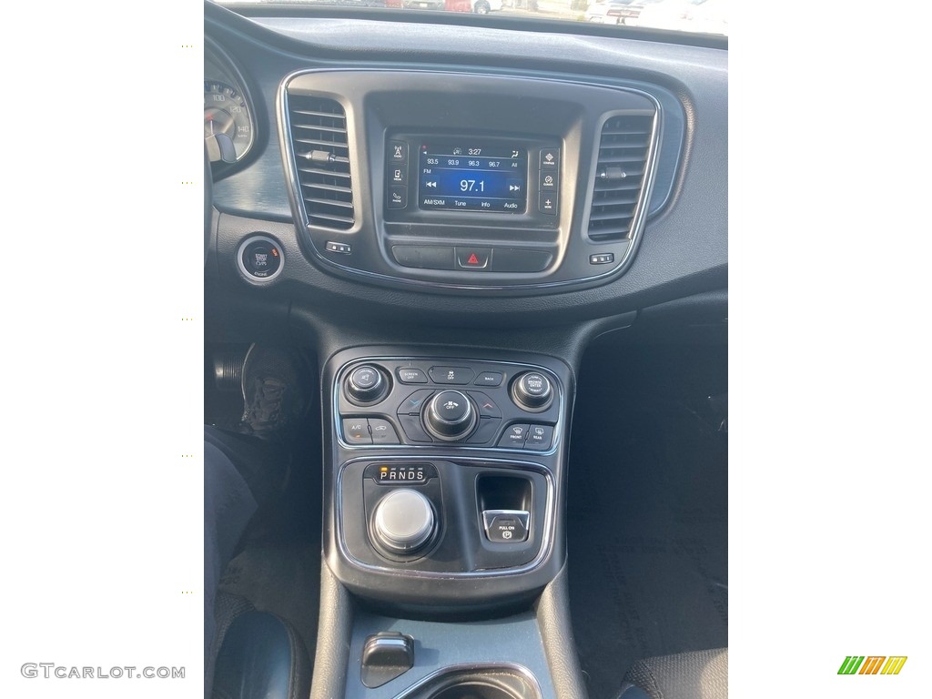 2015 200 S - Black / Black photo #8