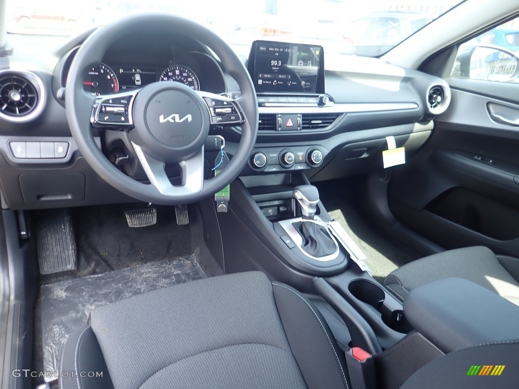 Black Interior 2022 Kia Forte LXS Photo #143996201