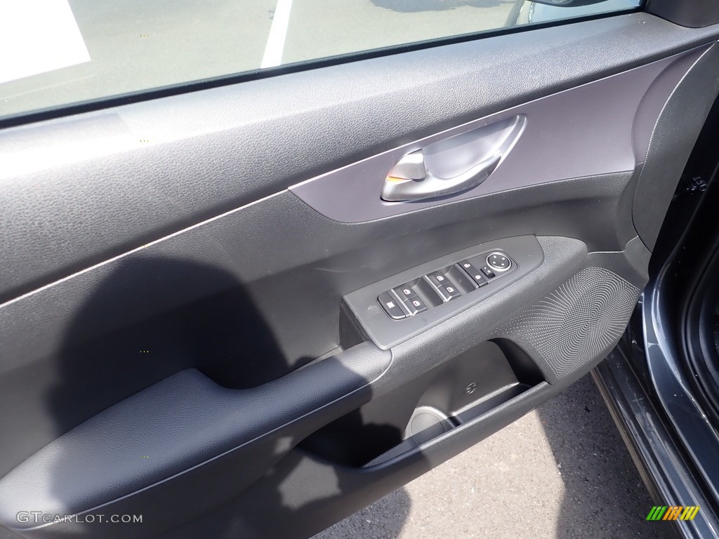 2022 Kia Forte LXS Door Panel Photos